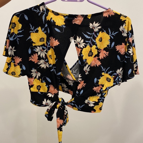 H&M Divided Floral Crop Top - Size Medium - Picture 2 of 3